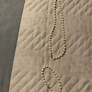 Pearl necklace and bracelet set